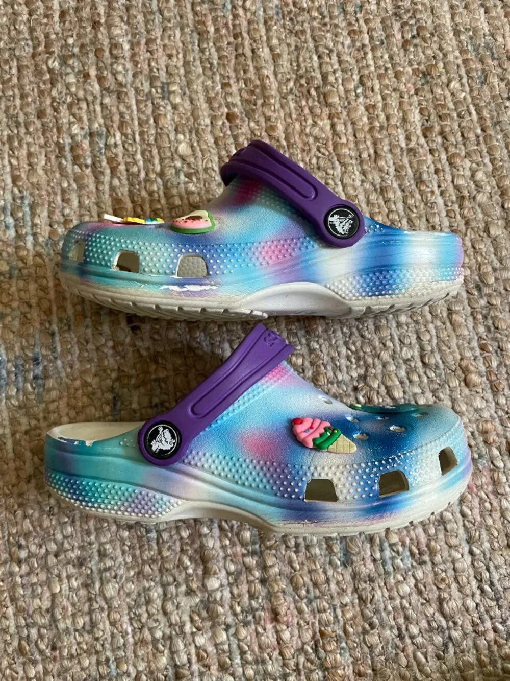 Crocs Jibbitz Purple Blue Rainbow Solarized Tie-Dye Clogs Kids Girls Size C13